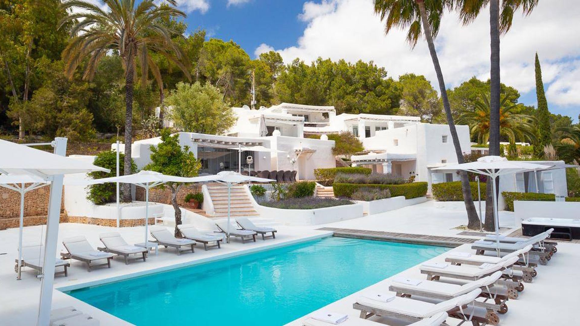 Finca Nest, modern luxury